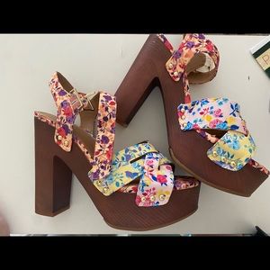 GIANI BINI sandals size 8 GORGEOUS!!!